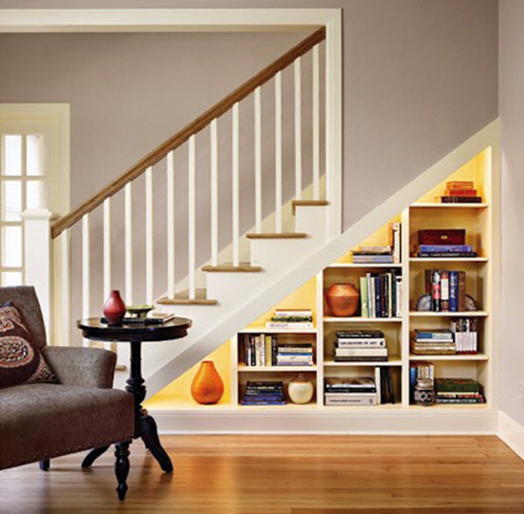 Cầu thang không nên đặt hướng ra cửa chính.