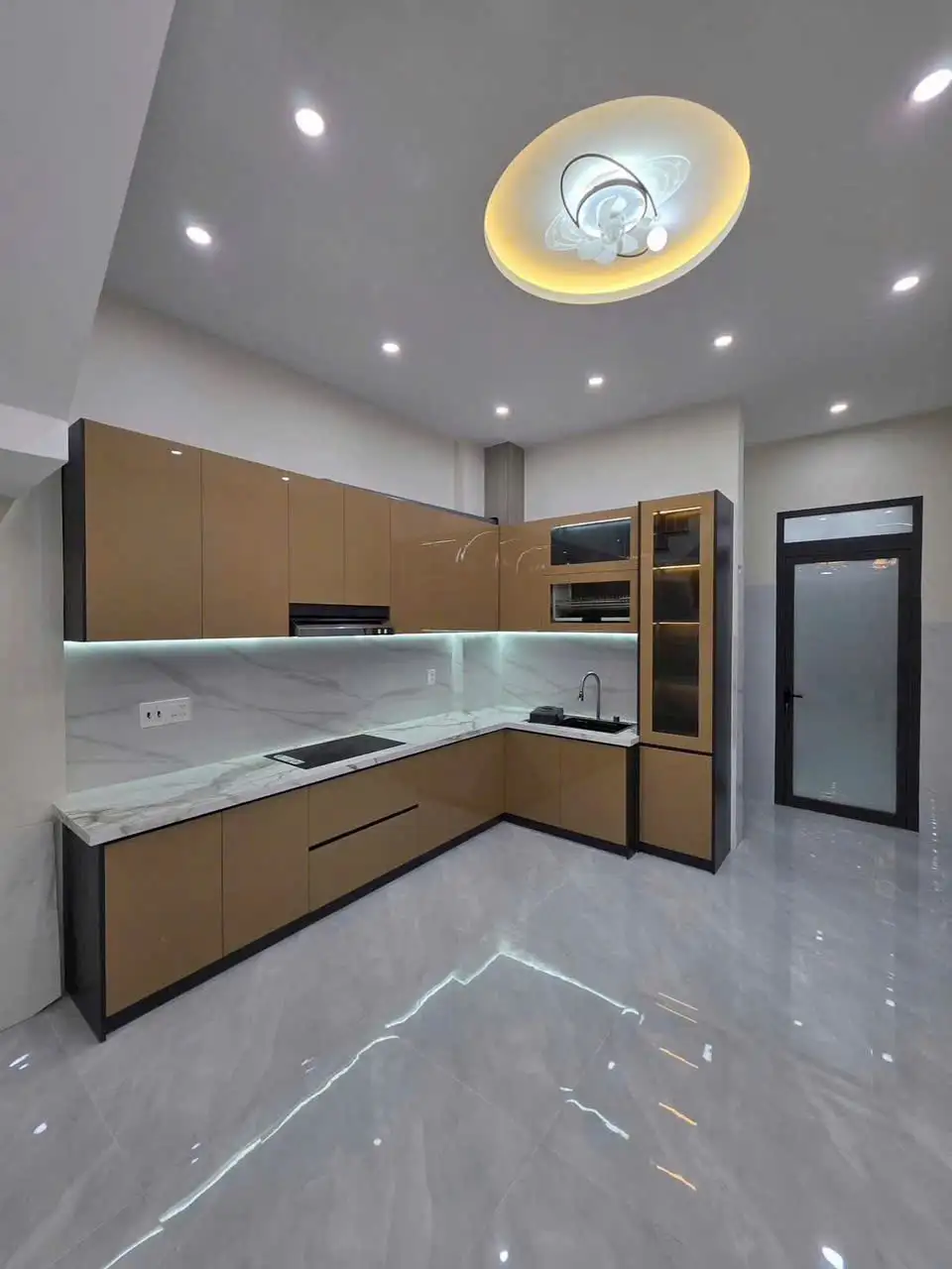 Bán Nhà 3 Tầng Mặt Tiền Huỳnh Thúc Kháng, Gần Chợ Đầm Tp Quy Nhơn