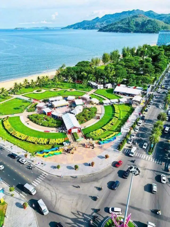 Bán Nhà Mặt Tiền Xuân Diệu Ngay Quảng Trường Biển Tp Quy Nhơn