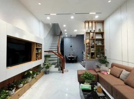 BÁN NHÀ 3 TẦNG MẶT TIỀN ĐƯỜNG CẦN VƯƠNG – SÁT BIỂN QUY NHƠN