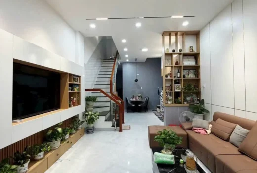 BÁN NHÀ 3 TẦNG MẶT TIỀN ĐƯỜNG CẦN VƯƠNG – SÁT BIỂN QUY NHƠN