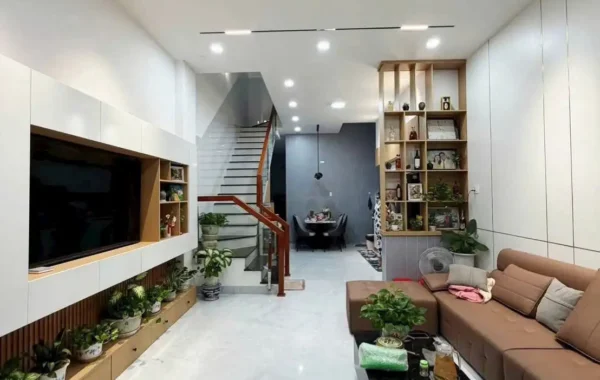 BÁN NHÀ 3 TẦNG MẶT TIỀN ĐƯỜNG CẦN VƯƠNG – SÁT BIỂN QUY NHƠN