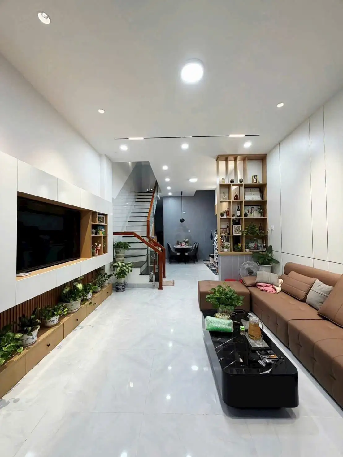 BÁN NHÀ 3 TẦNG MẶT TIỀN ĐƯỜNG CẦN VƯƠNG – SÁT BIỂN QUY NHƠN