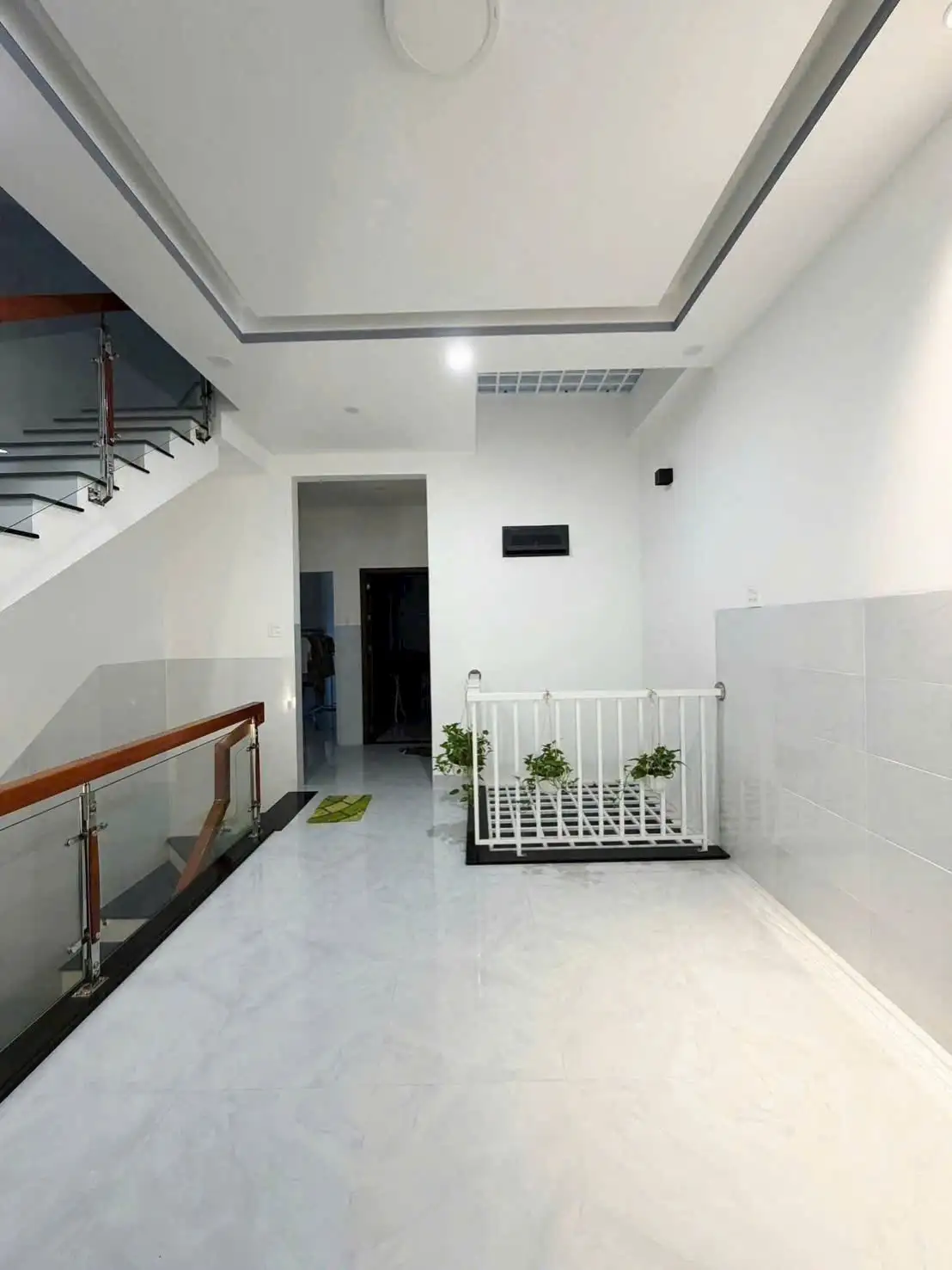 BÁN NHÀ 3 TẦNG MẶT TIỀN ĐƯỜNG CẦN VƯƠNG – SÁT BIỂN QUY NHƠN