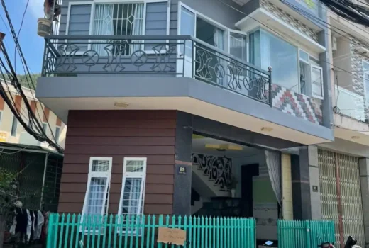 (CHO THUÊ NHÀ) CĂN GÓC 2 MẶT TIỀN – ĐƯỜNG 1/5 QUY NHƠN