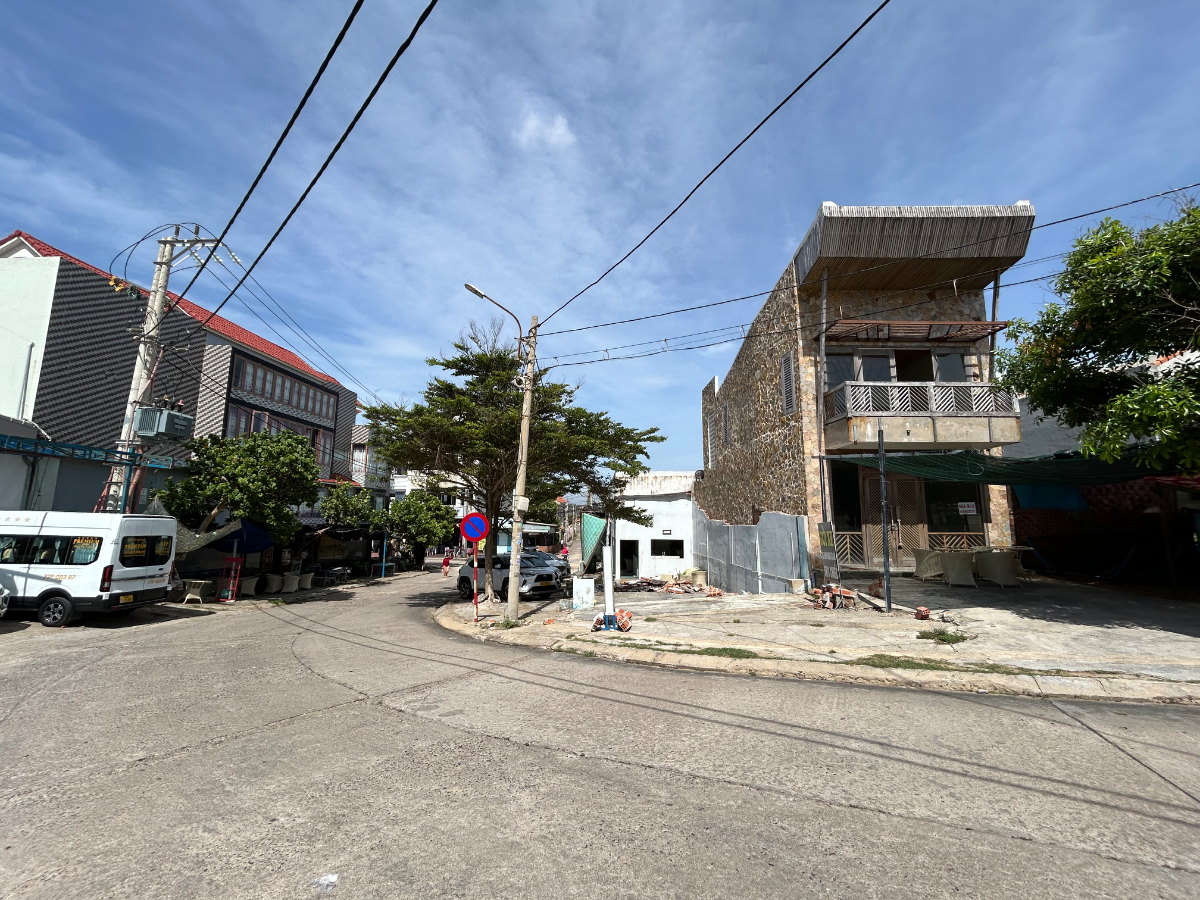 Nhà chính chủ , 2 mặt tiền , khu Eo Gió , Nhơn Lý , Quy Nhơn , sdt 0934822219